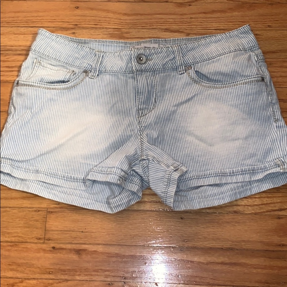 Levi Shorty Shorts